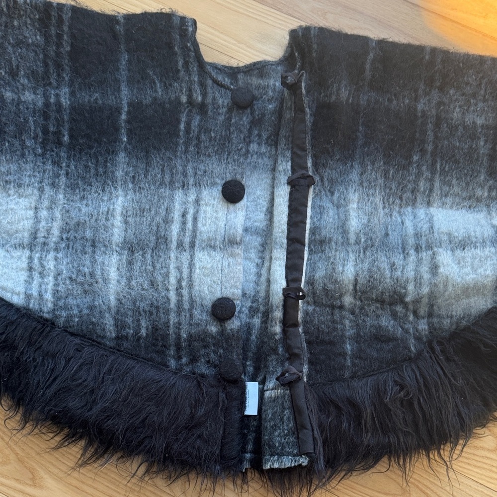 Rachel Ashwell Plaid Faux Fur Poncho Cozy Cape Wrap Farmhouse Style - Picture 5 of 8